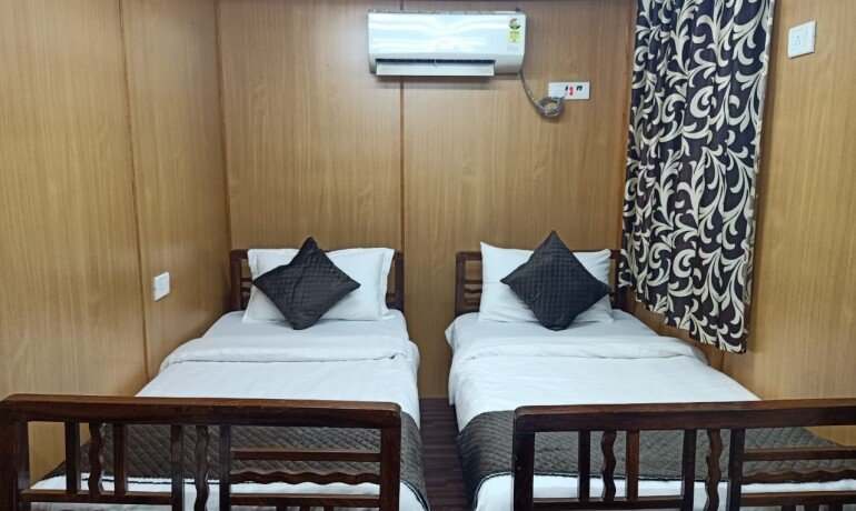 Container Suite (Triple Beds)