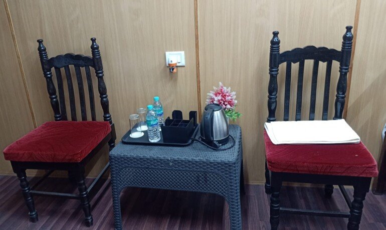 Container Suite (Triple Beds)